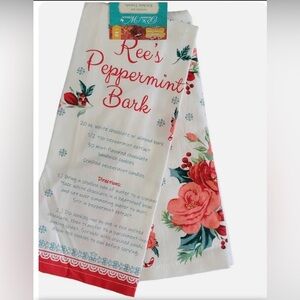Pioneer woman  Peppermint Bark Kitchen Towels 2 pc set